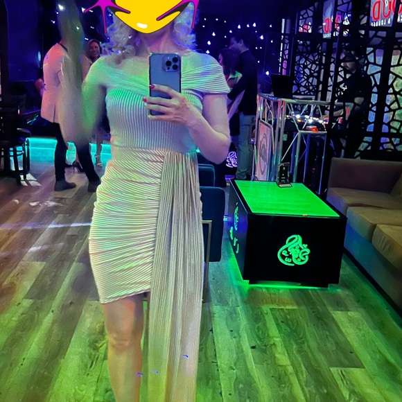 Elegant dress one time used for shooting - Picture 7 of 16